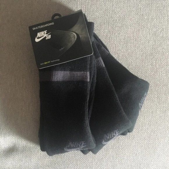 Nike SB skate snowboard style black socks FC F.C. unisex size medium soccer - Picture 1 of 8